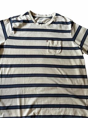 Levi's Men’s Cream and Navy Horizontal Stripe Pocket Tee